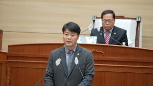청년을 겁박하는 시의원 김재관은 지금 당장 사퇴하라.
